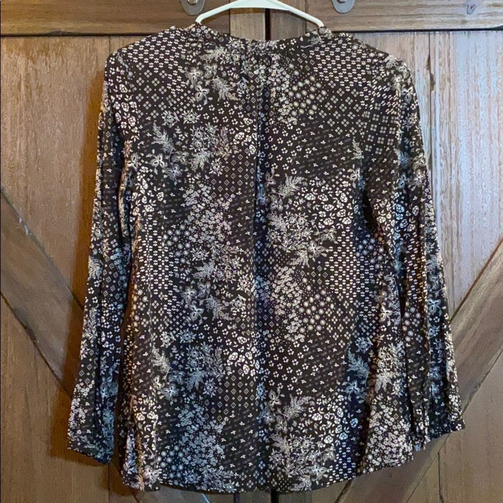 Women’s Old Navy Top - Picture 2 of 4